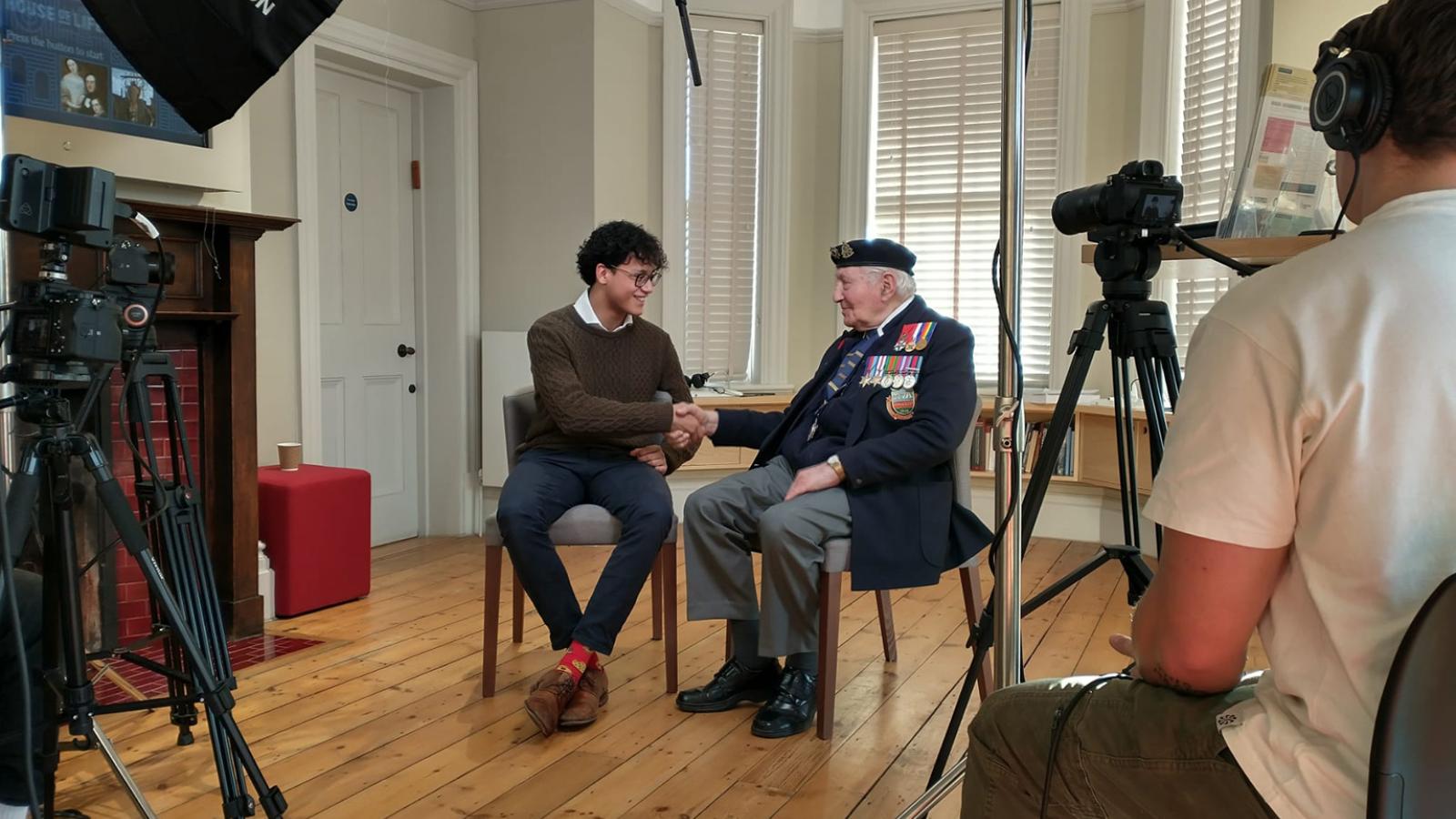 Student interviewing a World War II veteran